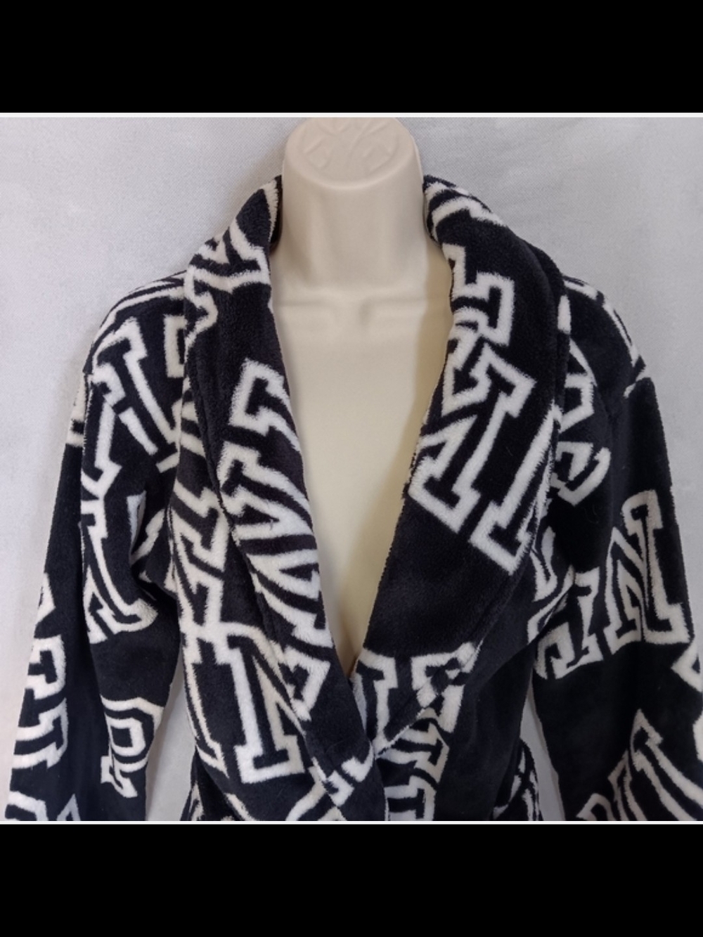 PINK Victoria's Secret Black & White Plush Logo Robe